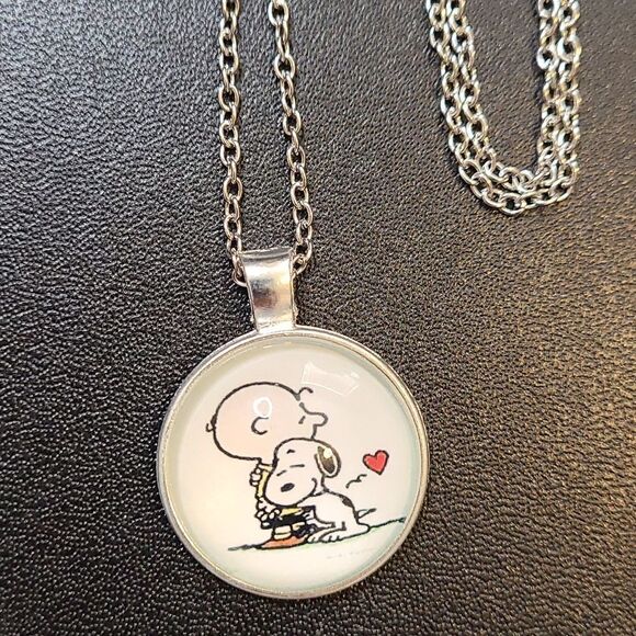 NEW Charlie Brown and Snoopy inspired pendant with a 12in chain - Picture 2 of 4